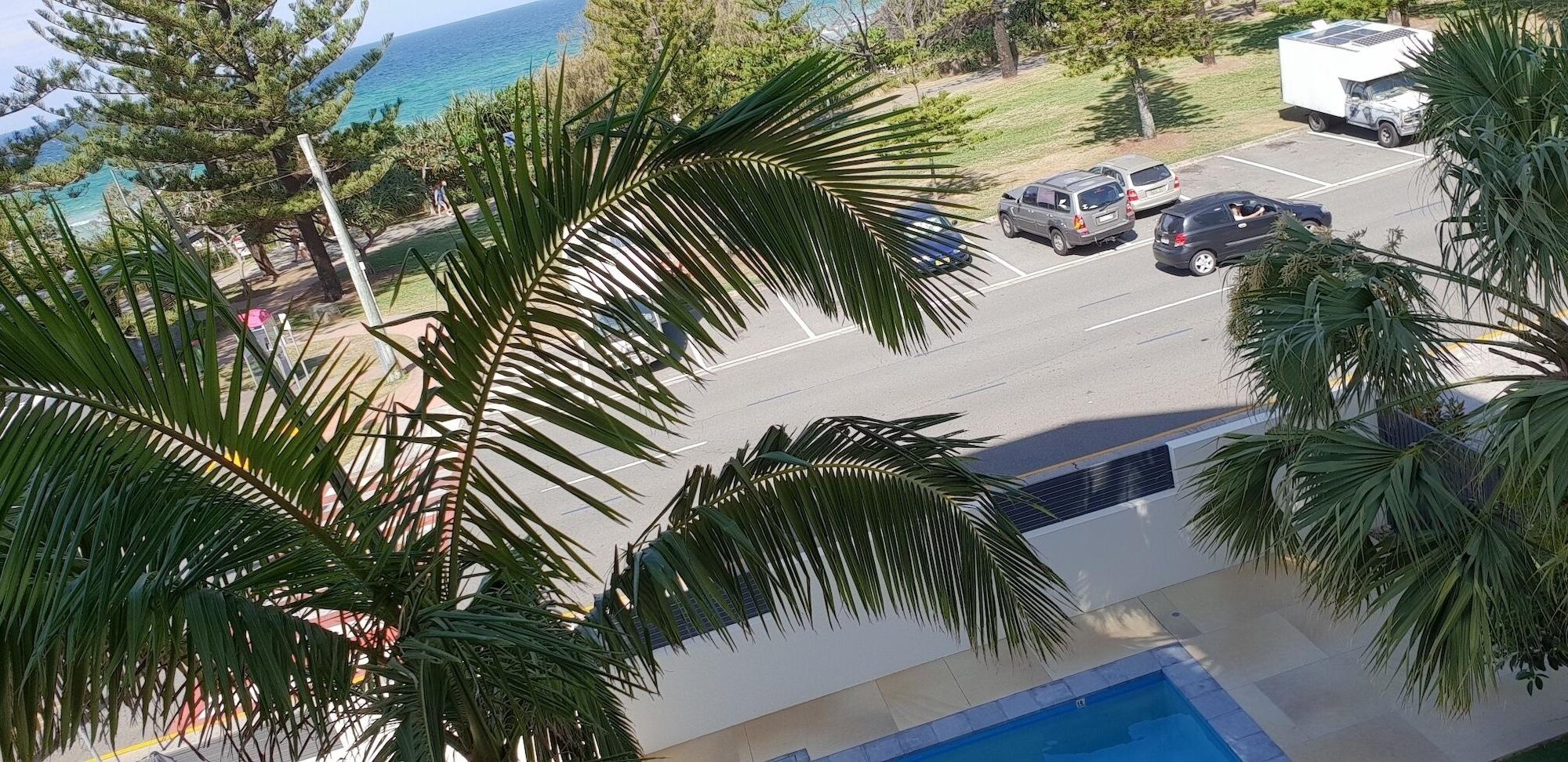 Wyuna Beachfront Holiday Apartments Голд-Кост Экстерьер фото