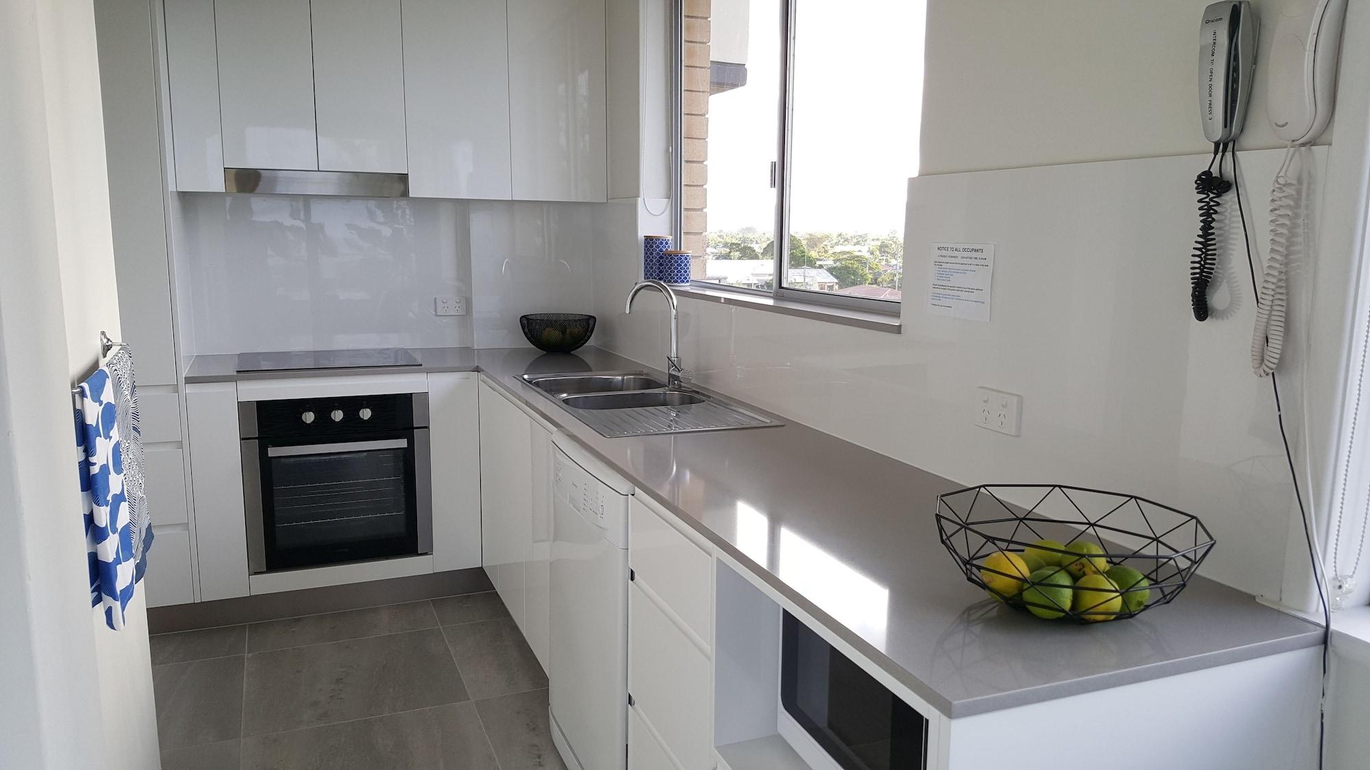 Wyuna Beachfront Holiday Apartments Голд-Кост Экстерьер фото