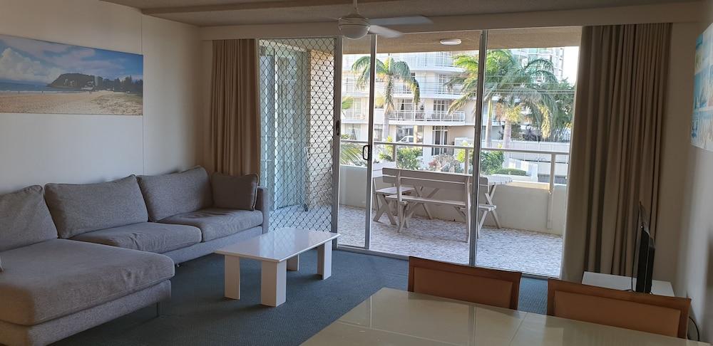 Wyuna Beachfront Holiday Apartments Голд-Кост Экстерьер фото