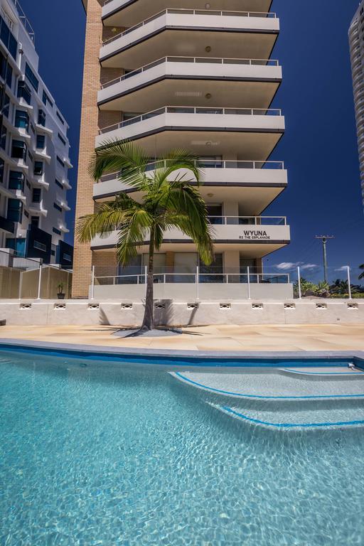Wyuna Beachfront Holiday Apartments Голд-Кост Экстерьер фото
