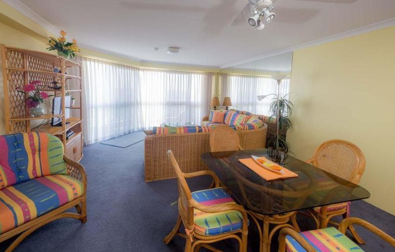 Wyuna Beachfront Holiday Apartments Голд-Кост Экстерьер фото